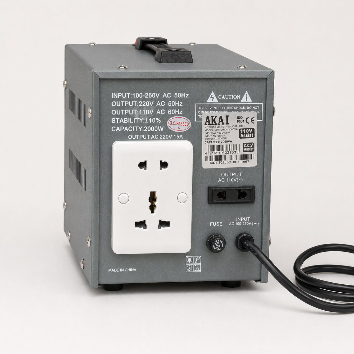 Stabilisateur automatique AKAI 2000 VA – Double affichage numérique